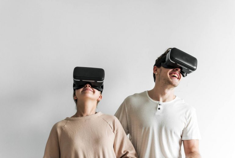 white-couple-experiencing-virtual-reality-with-vr-AJZC7DN.jpg